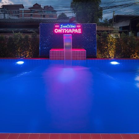 Hotel ON Thapae Chiangmai Chiang Mai Esterno foto