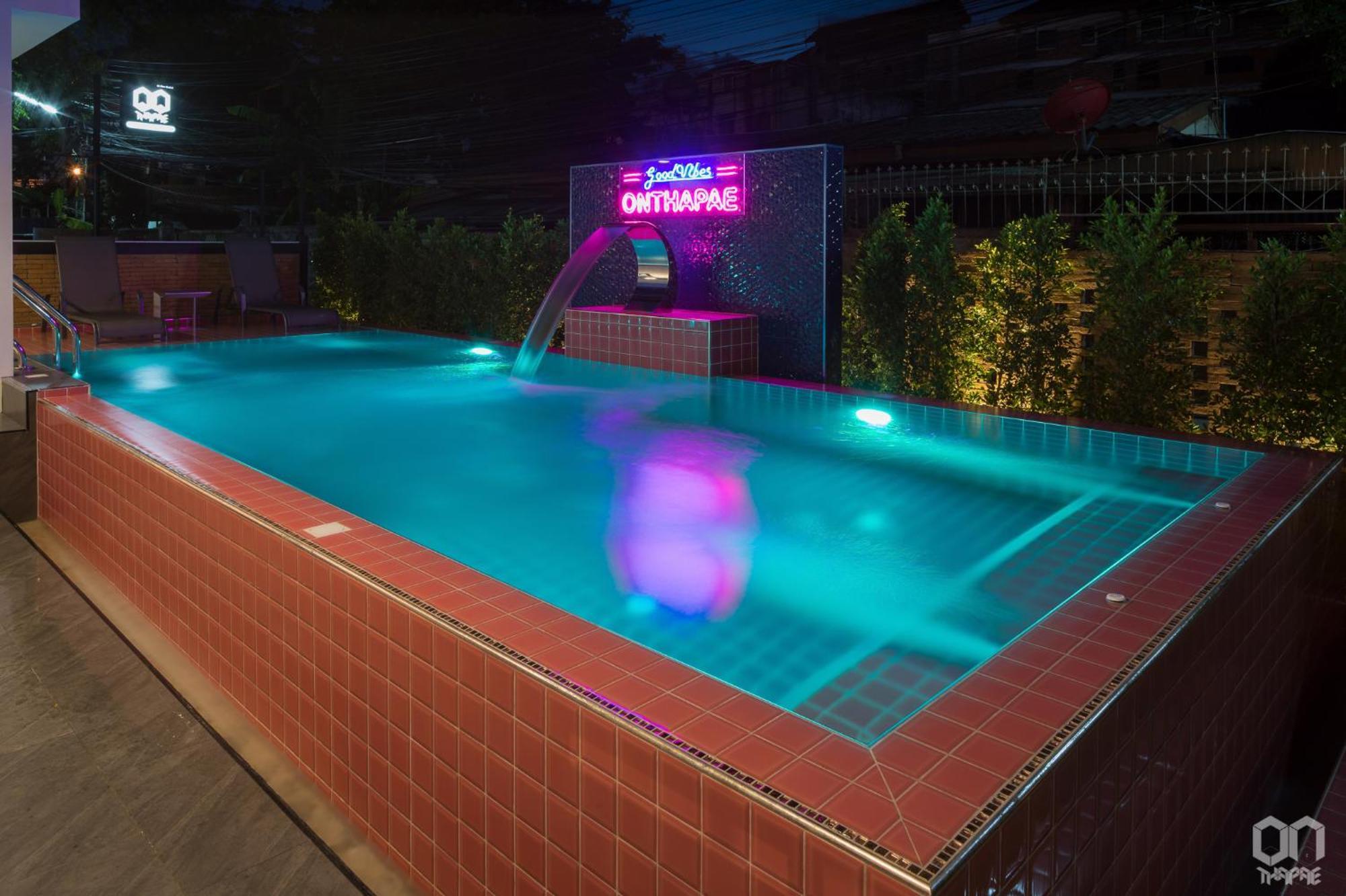 Hotel ON Thapae Chiangmai Chiang Mai Esterno foto