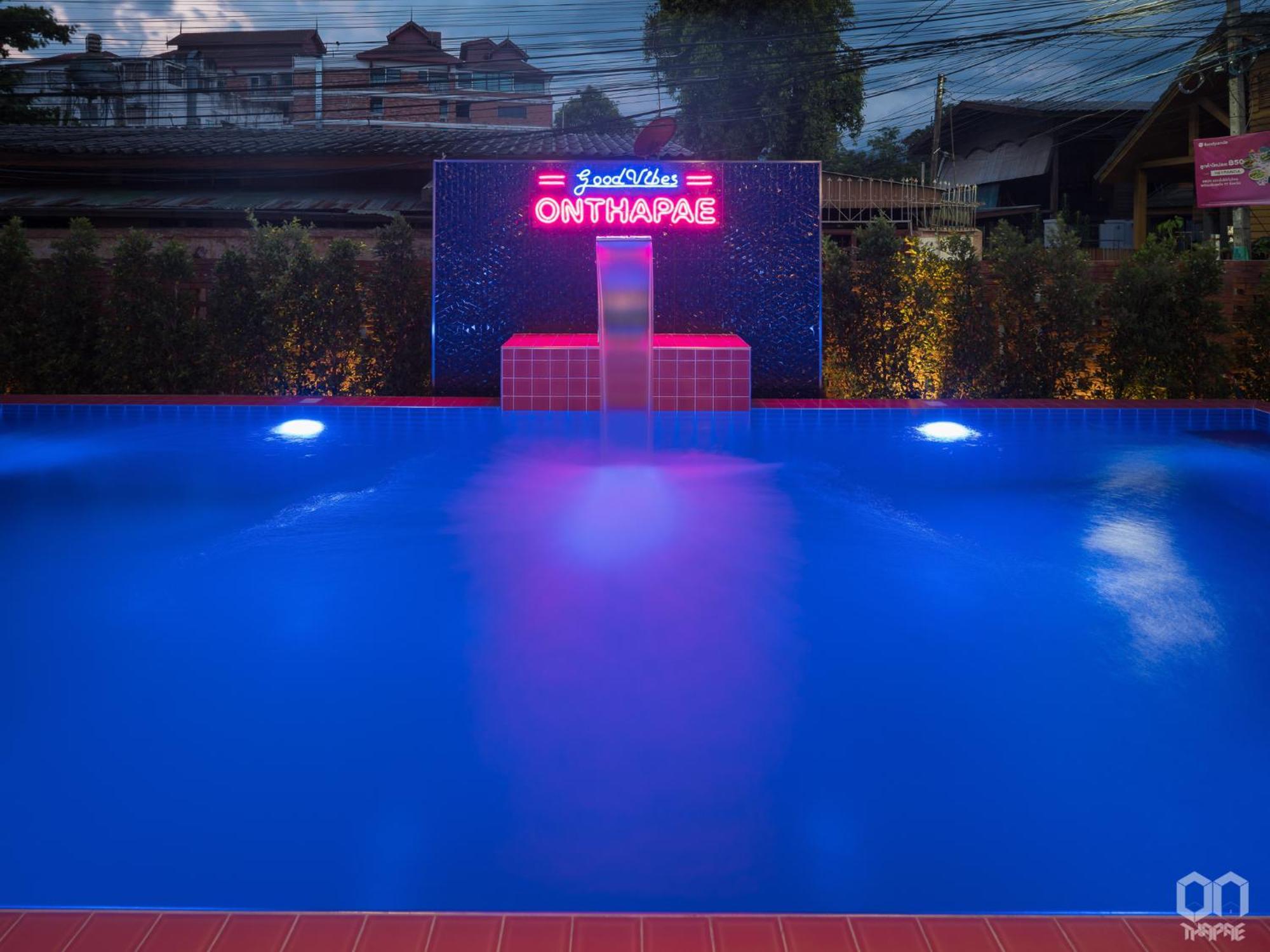 Hotel ON Thapae Chiangmai Chiang Mai Esterno foto