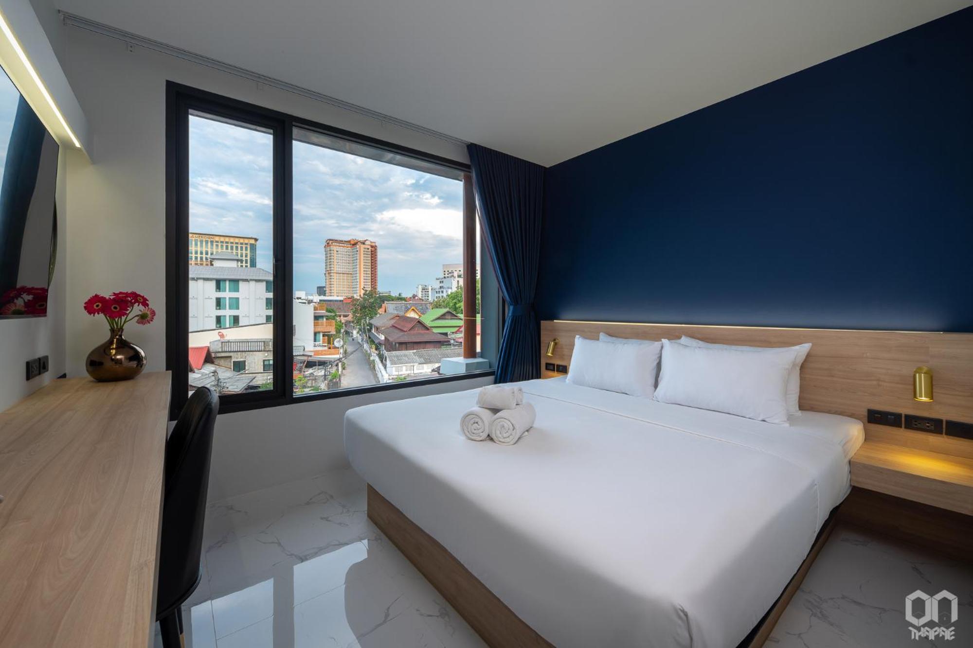 Hotel ON Thapae Chiangmai Chiang Mai Esterno foto
